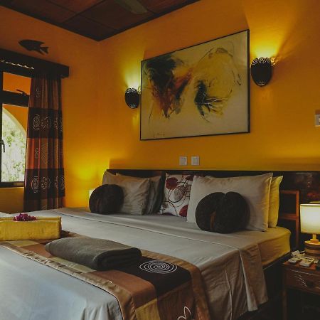 Anse Kerlan Beach Chalets Exterior photo