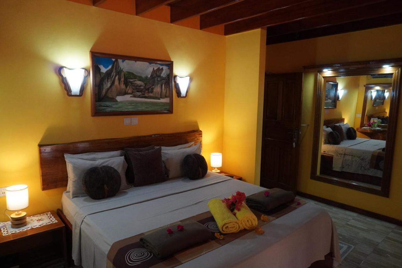 Anse Kerlan Beach Chalets Exterior photo